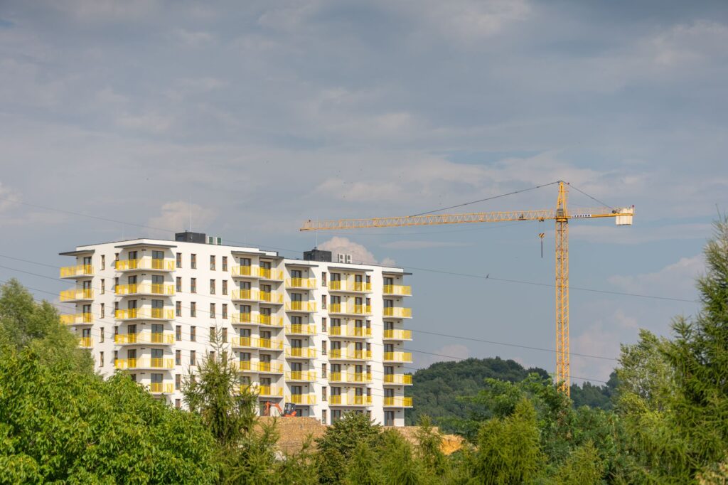 Zmiany lokatorskie na etapie budowy: co warto zmodyfikować w projekcie pierwszego M?